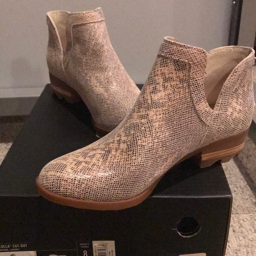 Sorel , low cut out  booties